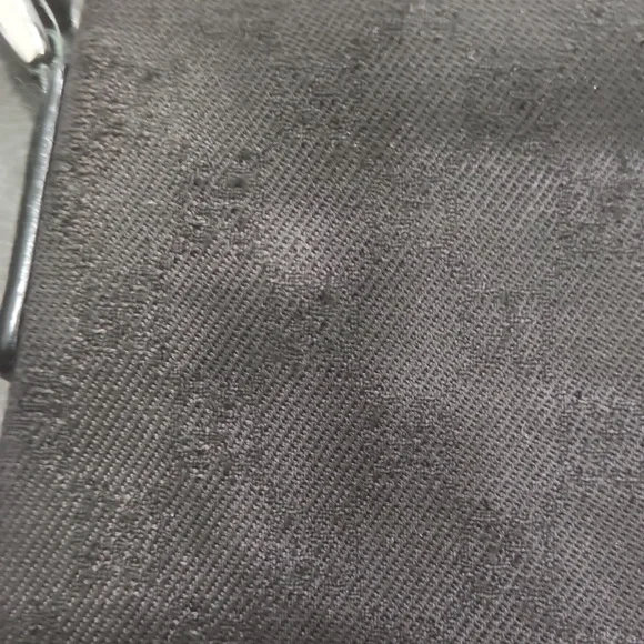 Gucci Canvas Abbey Elegant Black Crossbody Bag - Picture 4 of 9